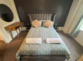 Reads Avenue 1 Bed Apartment - Next To H&A Social Club - Minutes from Winter Gardens & Town Centre!