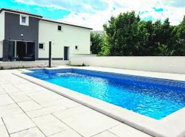 Villa Lux with swimming pool, khách sạn ở Baška