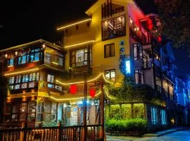 Zhangjiajie Cloudscape Courtyard Hotel