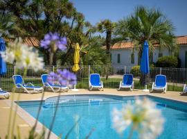 Le Petit Bois, hotel s baz&eacute;nem v destinaci Sainte-Marie-de-R&eacute;