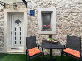 Beautiful Apartment In Opuzen With Wifi