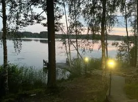 Villa Käpylä - Charming Lakeside Cabin with Sauna
