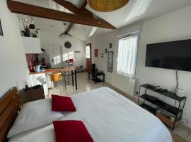 L'Opaline-Maisonnette 28m2 grand confort avec jardin-tout inclus, hôtel à Tully