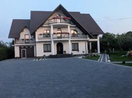 Home by YLY, Hotel in Solca