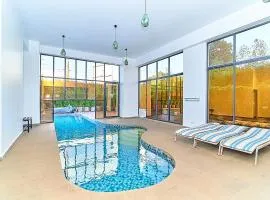 Westlands Elite Living w heated pool