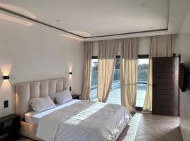 77b sunu casa Ngaparou plage - vue mer - piscine، فندق في Ngaparou