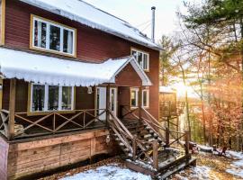 Nature Escape with Spa - L'heritage du Lac, Hotel in Lac Sainte-Marie