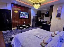 Skye Loft Luxe Penthouse Akure