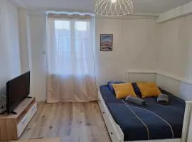 Faubourg des voyageurs 5 - Studio climatisé 2 personnes - proche axe autoroute