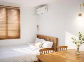 Busan Subway 6min #2 Rooms #2 Queen Beds #Hotel Bedding #OTT #Table#1st Floor