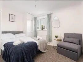 Lavish and Comfy Home - Contractors & Long Stays - Close to Piccadilly and Etihad - Fast Speed Wi-Fi - Guests 7
