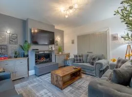 3 Bedroom Family Home in Colne with Free Parking