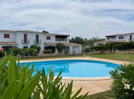 Luisa Apartment In Budoni, Shared Pool, Hotel in Limpiddu