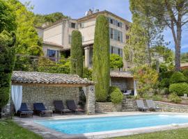 La Maison Sambuc Village house for rent with pool in Luberon, hotel a Lacoste