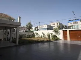 Gosha-e-Shahzad by Eynn Group