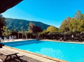 ZEcamping 3 familial pataugeoire chalet 5 pers, hotel sa Vesc