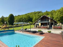 Liko Diko holiday home - peaceful wellness retreat in nature, hotel i Gospić