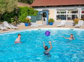 ZEcamping 3 étoiles familial dog friendly piscine et soirées animées, hotel a Sussargues