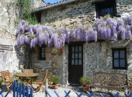 Les Glycines Gîtes, hotel di Vernoux-en-Gâtine