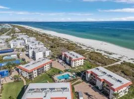 Sandalfoot 5D3 - Oceanfront Sanibel Condo