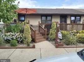 Spacious 2-bedroom apt in the Crest