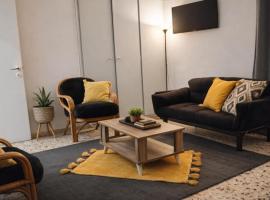 SUNRISE near the sea apartment, hotel v mestu Artemida