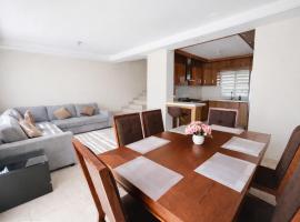 Casa amplia, 3 recámaras, patio y estacionamiento, hotel v destinaci Linares