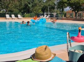 Camping 3 étoiles - Piscine - ccbaefg, Hotel in Valensole