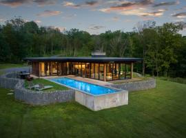 Hudson Ridge - Hot Tub, Fire Pit & Fireplace, Hotel in Hudson