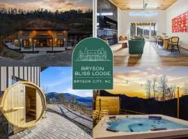 Luxe Mtn Cabin - Sleeps 9 - Sauna - Hot Tub - Games