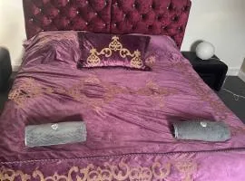 B&M Jeccuzi Studio self-check in