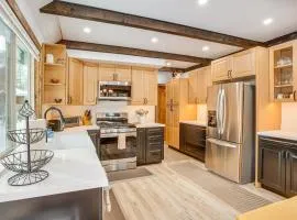 11 Mi to Ski Resorts! Lake Tahoe Gem with Pool Table