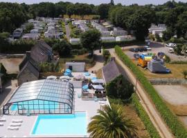 ZEcamping 3 étoiles - Plage à 500m - Piscine couverte - Dog friendly, Hotel in Fouesnant