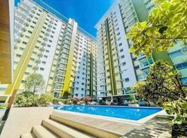New BlackOrange Condo with WiFi Smart TV and FREE POOL 2-PAX, hotelli kohteessa Pontud