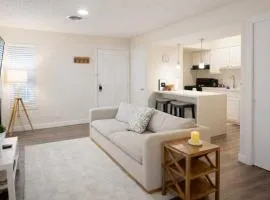 Down Town, Award Winning KING Bed, Self Check-In