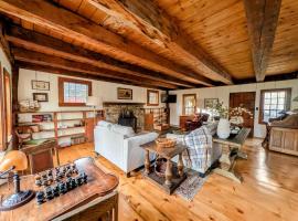 Luxury Coastal Cottage family, hotel en Surry