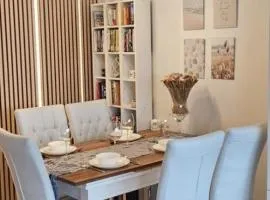 Ferienwohnung Für Gäste mit Niveau,Monteurewohnung mit 3 separaten Schlafzimmern,Parkplatz für Großes Fahrzeug vorhanden 8,5m lang