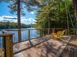 Maine-Rest on Rockhaven Lake DOGS STAY FREE – hotel w mieście Newfield