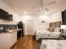 SMUGGLER'S COVE @ Speakeasy Inn Key West!