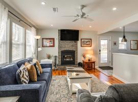 3 Mi to Washington College! Updated Home with Patio: Chestertown'da bir otel