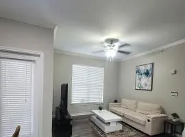 Stylish 1BR Escape Ideal for Business or Leisure