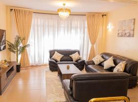 Modern 3-Bedroom Apartment Near Nakuru CBD & Lake Nakuru, kh&aacute;ch sạn c&oacute; chỗ đậu xe ở Nakuru
