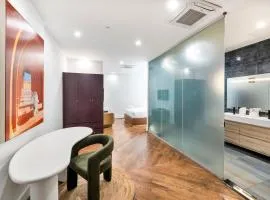 Landmarked NYC Townhome - Sleeps 10 -Group-Friendly