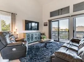 Steps to Lake Conroe! Condo with Balcony and Views