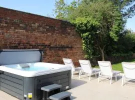 Our House Collective - Luxury Stay in Lincoln City Centre, Hot tub, Sleeps 16