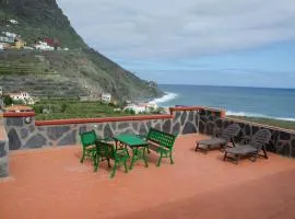 Holiday Home Ländliches Haus mit herrlichem Blick auf das Meer und das Tal- by Interhome