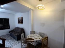 Duplex completo, perto da praia e no centro de Imbé, hotel a Imbé