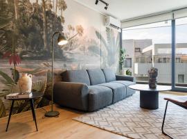 Las Condes 2BR Apt Pool & Views for 5, hotel en Santiago