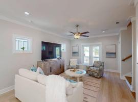 Pet Friendly Close Drive to Beach Pool Sleeps 10, מלון באורנג' ביץ'