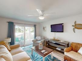 Beachside condo Short steps to beach Sleeps 6 Pool, отель в городе Орандж-Бич
